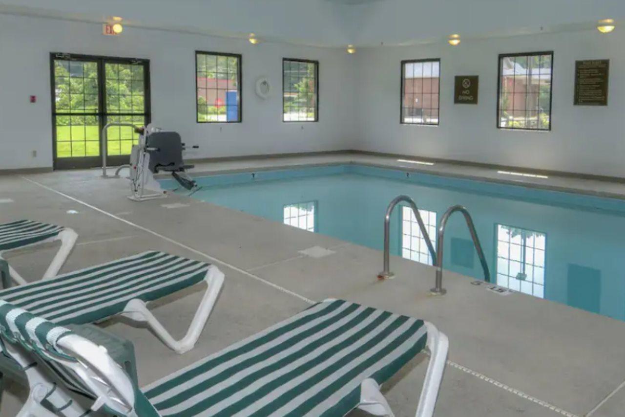 Comfort Inn Near Downtown & Blue Ridge Pkwy Marion Εξωτερικό φωτογραφία
