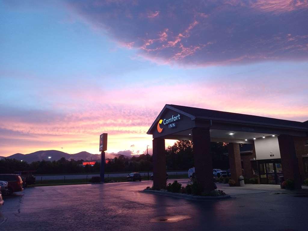 Comfort Inn Near Downtown & Blue Ridge Pkwy Marion Εξωτερικό φωτογραφία